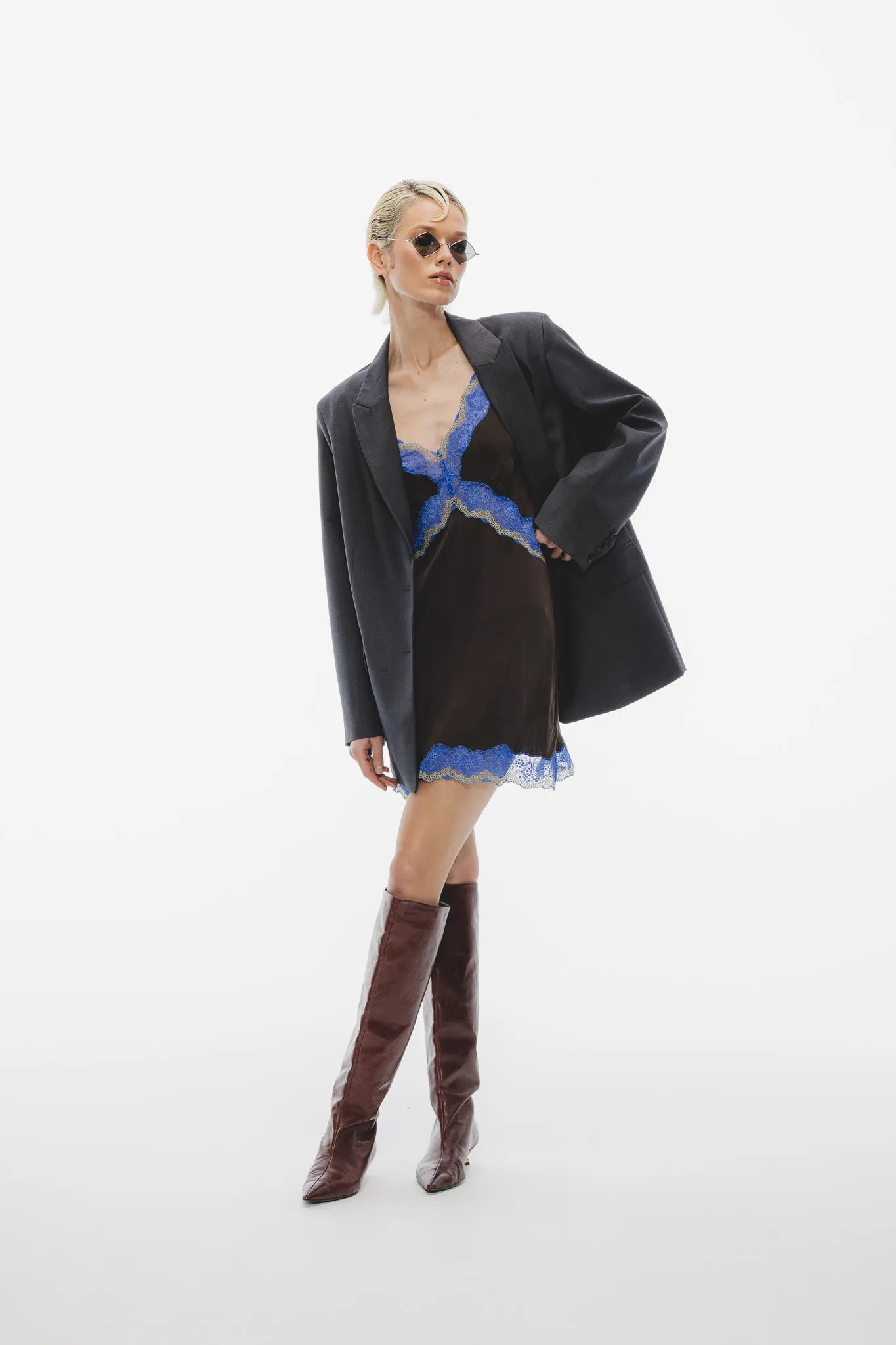 Sukienka Rene Lace Czekoladowy